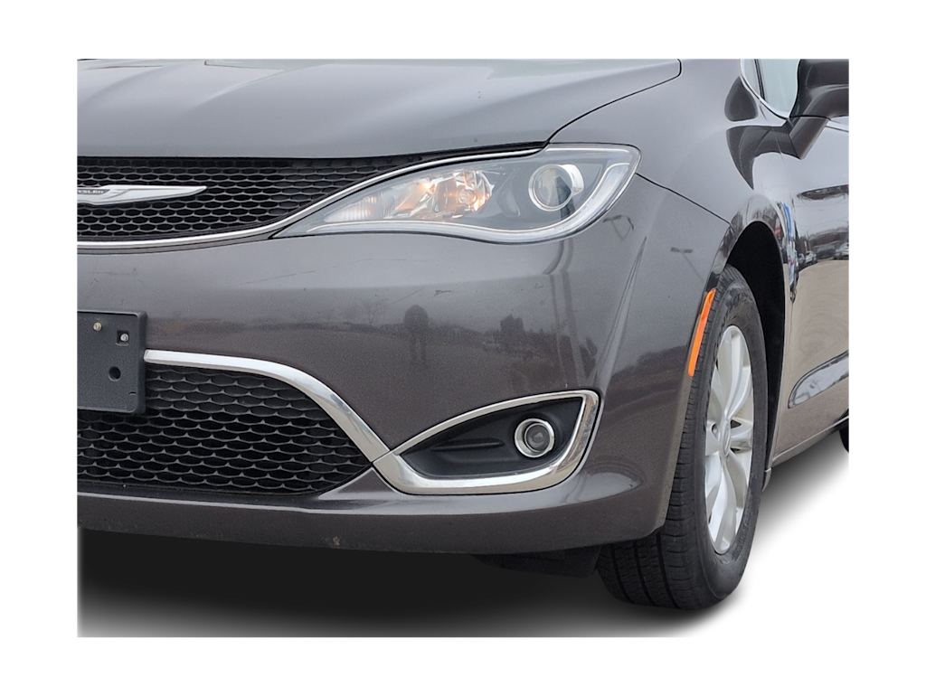 Thumbnail: 2018 Chrysler Pacifica - 21