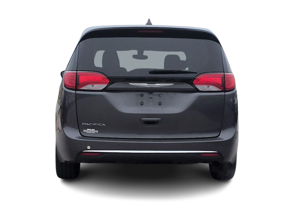 Thumbnail: 2018 Chrysler Pacifica - 3