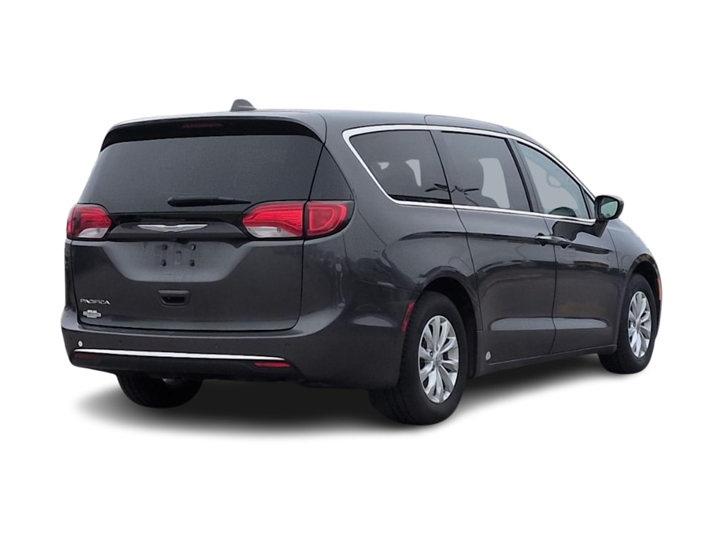 Thumbnail: 2018 Chrysler Pacifica - 17