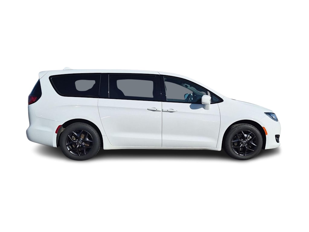 Thumbnail: 2019 Chrysler Pacifica - 20
