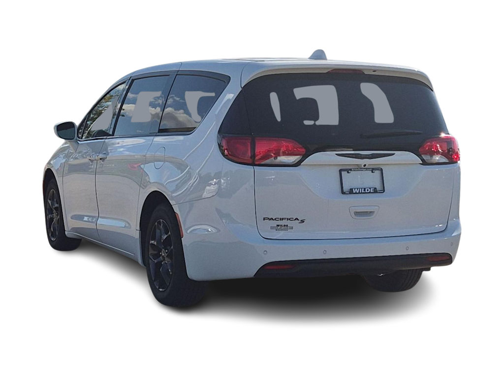 Thumbnail: 2019 Chrysler Pacifica - 4