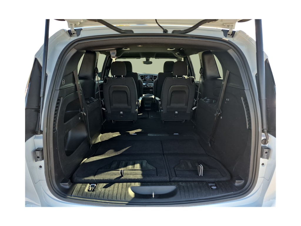 Thumbnail: 2019 Chrysler Pacifica - 17