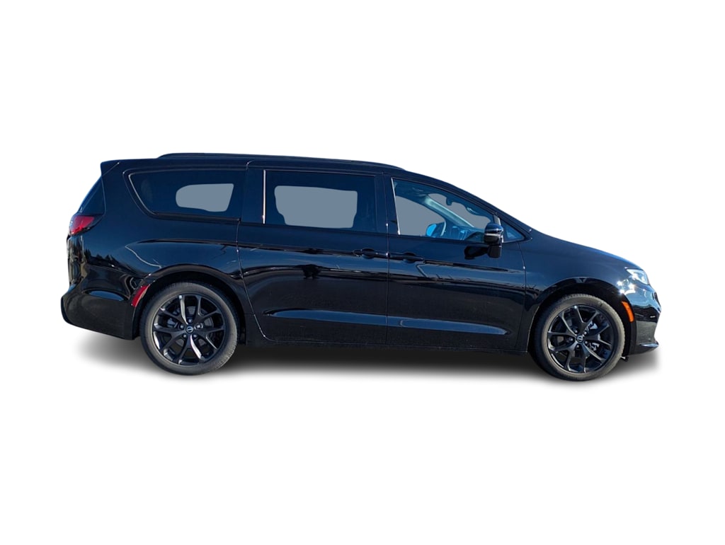 Thumbnail: 2026 Chrysler Pacifica - 18