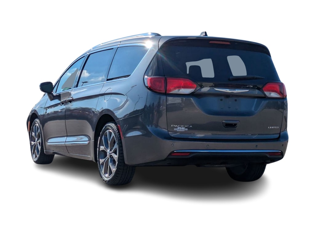 Thumbnail: 2017 Chrysler Pacifica - 4