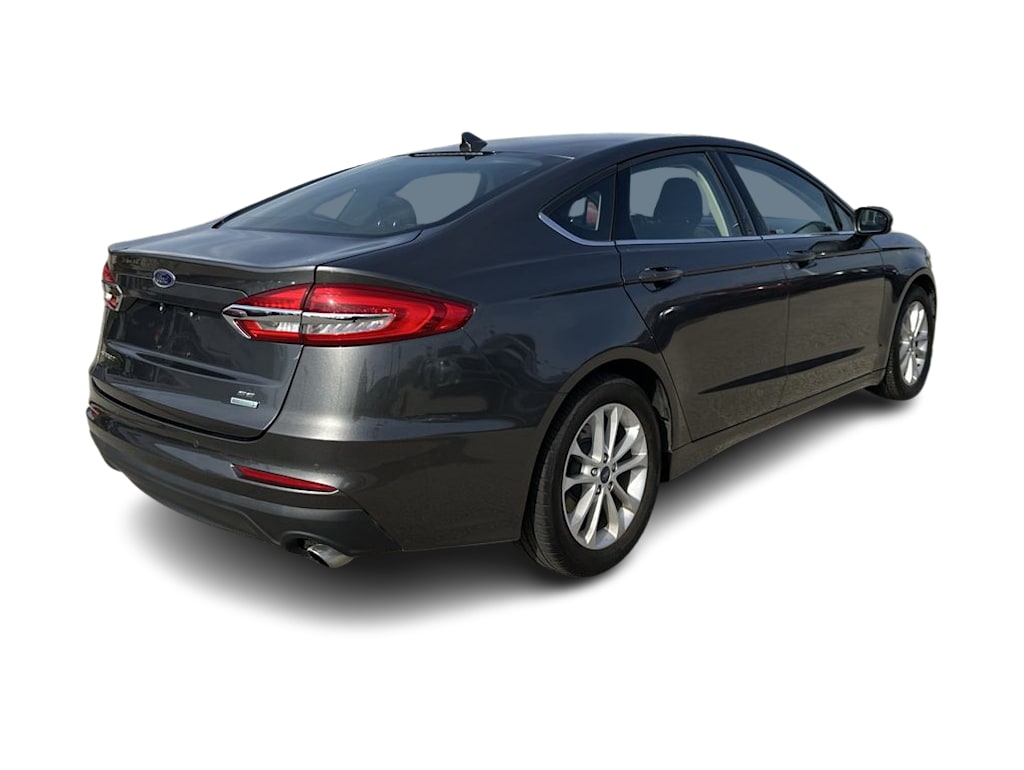 2020 Ford Fusion SE 18