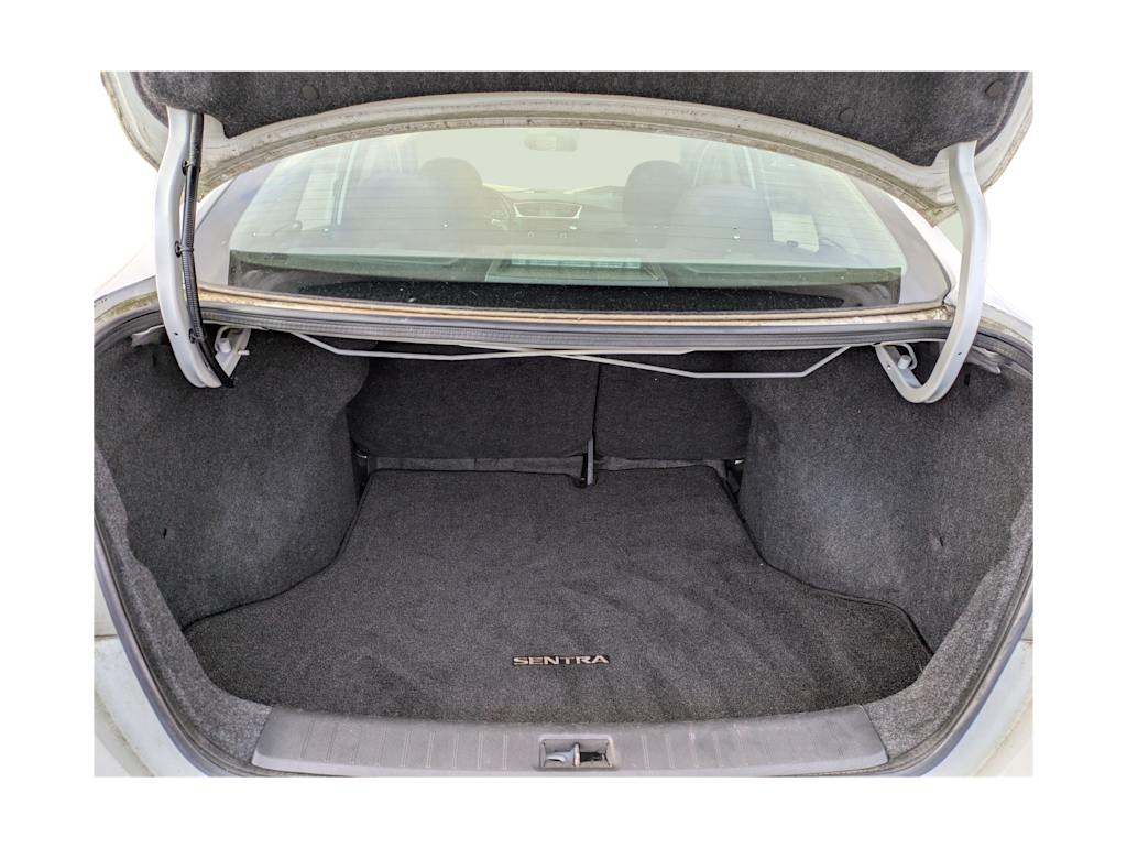 Thumbnail: 2016 Nissan Sentra - 17