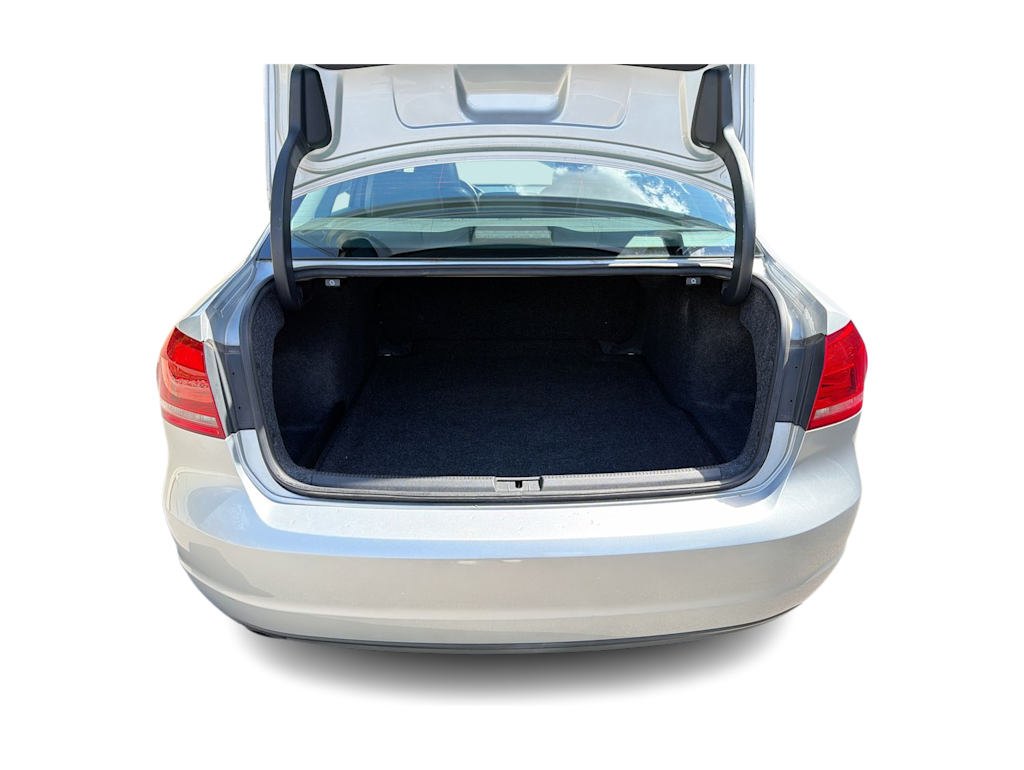 Thumbnail: 2014 Volkswagen Passat - 16