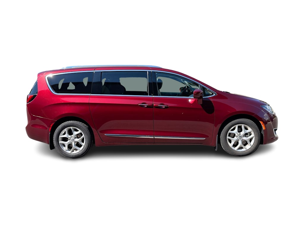 Thumbnail: 2017 Chrysler Pacifica - 25