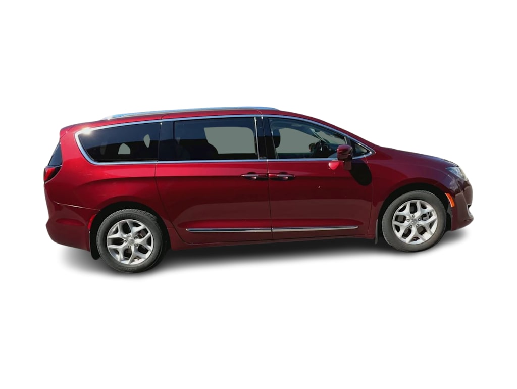 Thumbnail: 2017 Chrysler Pacifica - 20