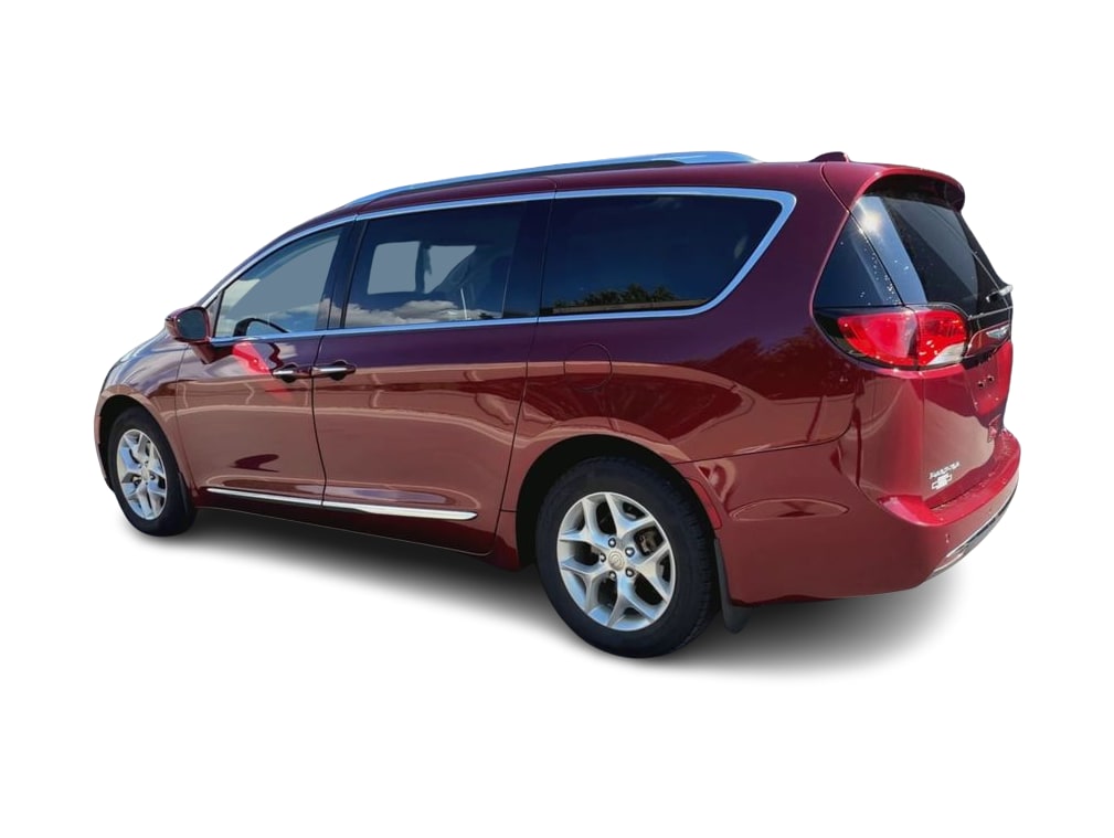 Thumbnail: 2017 Chrysler Pacifica - 4