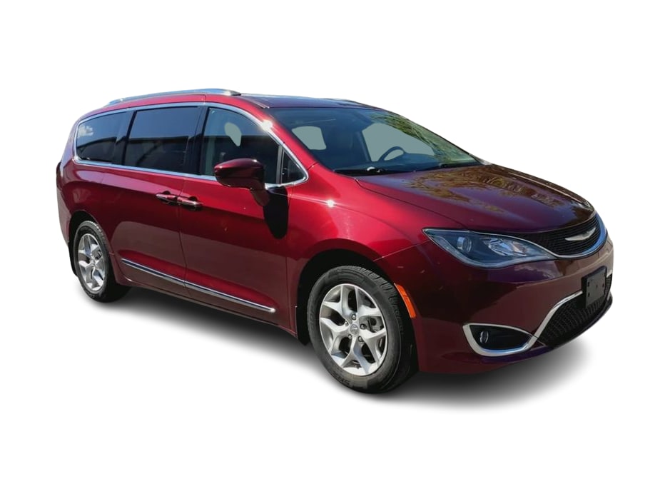 Thumbnail: 2017 Chrysler Pacifica - 17