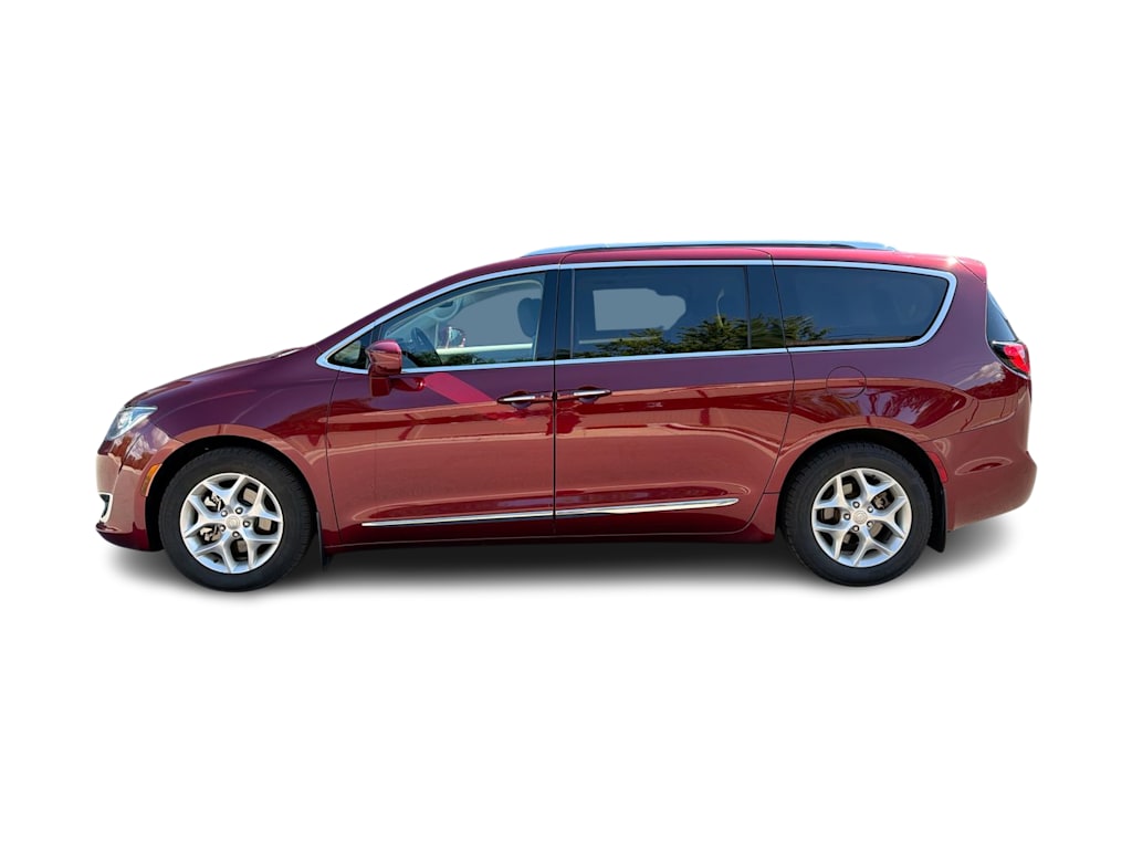 Thumbnail: 2017 Chrysler Pacifica - 21