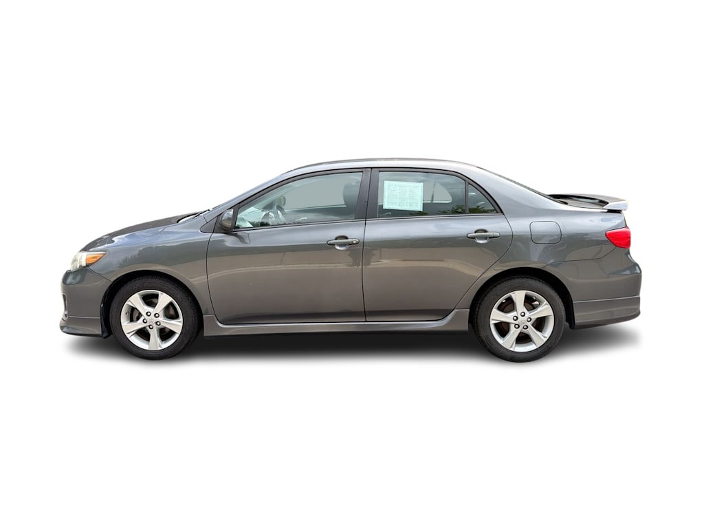 Thumbnail: 2013 Toyota Corolla - 18