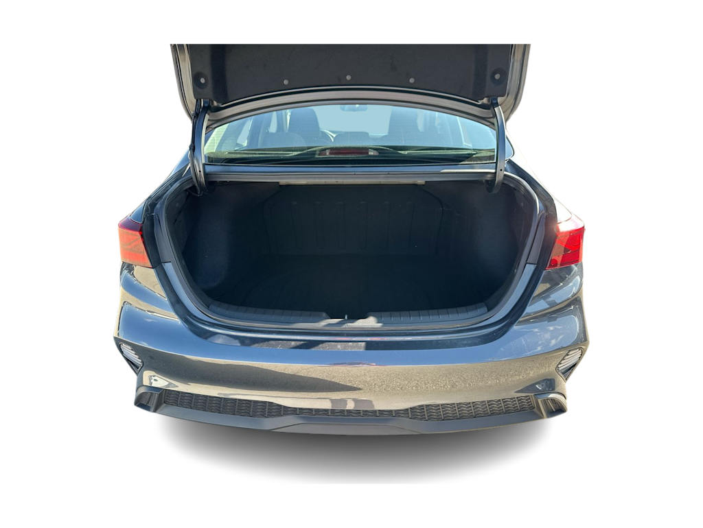 Thumbnail: 2022 Kia Forte - 16