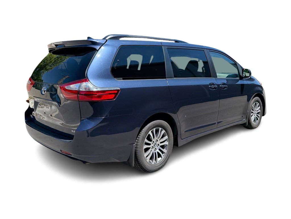 Thumbnail: 2018 Toyota Sienna - 23