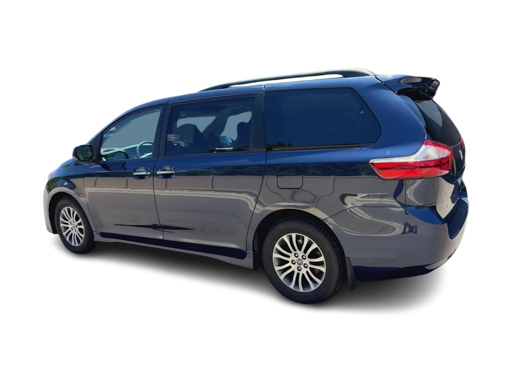 Thumbnail: 2018 Toyota Sienna - 4