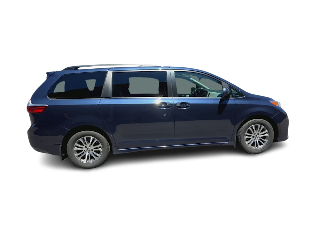 Thumbnail: 2018 Toyota Sienna - 19