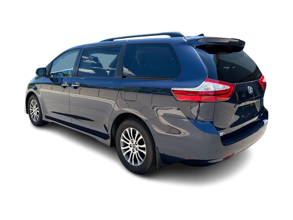 Thumbnail: 2018 Toyota Sienna - 21