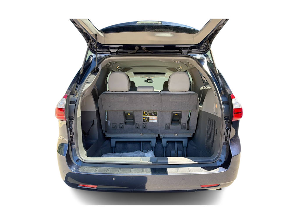 Thumbnail: 2018 Toyota Sienna - 15