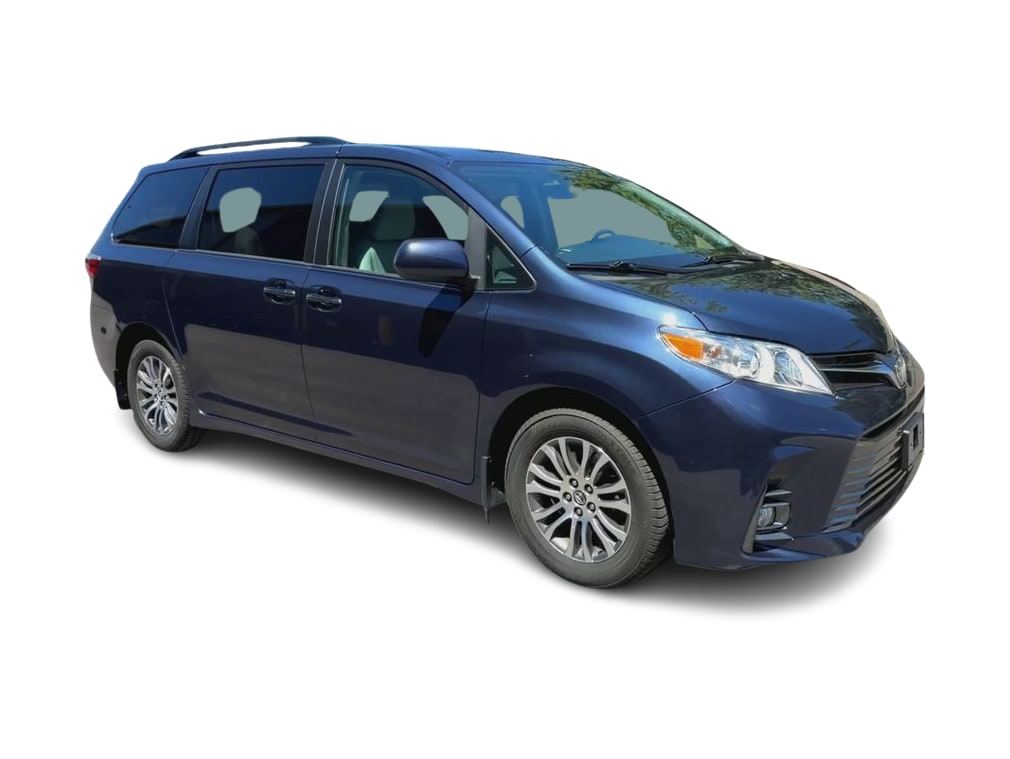 Thumbnail: 2018 Toyota Sienna - 16