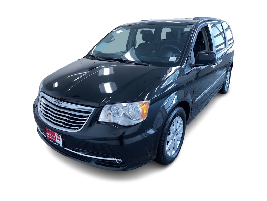 Used 2015 Chrysler Town & Country Touring with VIN 2C4RC1BG0FR728091 for sale in Hudson, WI