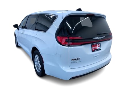 Thumbnail: 2025 Chrysler Pacifica - 4