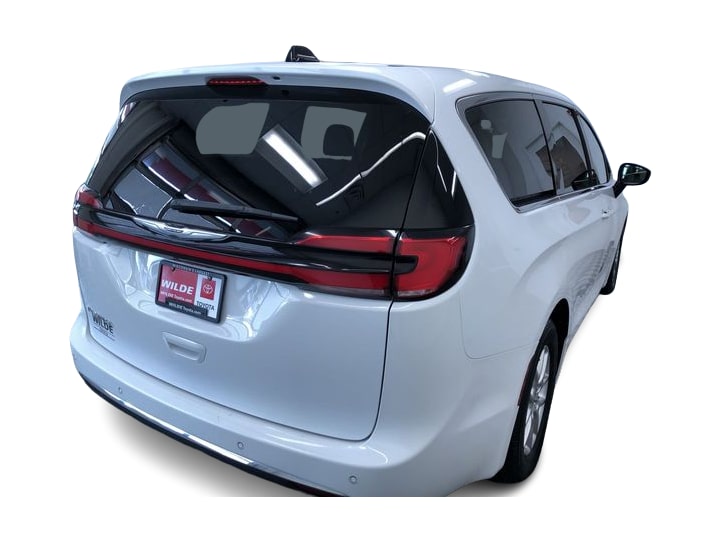 Thumbnail: 2024 Chrysler Pacifica - 35