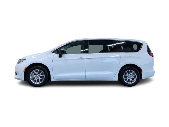 Thumbnail: 2024 Chrysler Voyager - 24