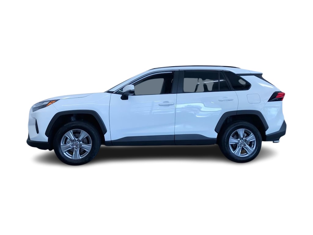 2024 Toyota RAV4 XLE 3