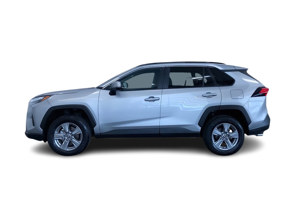 2024 Toyota RAV4 XLE 3