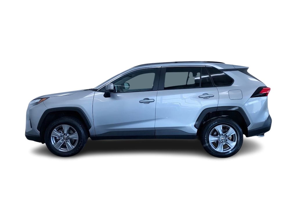 2024 Toyota RAV4 XLE 3