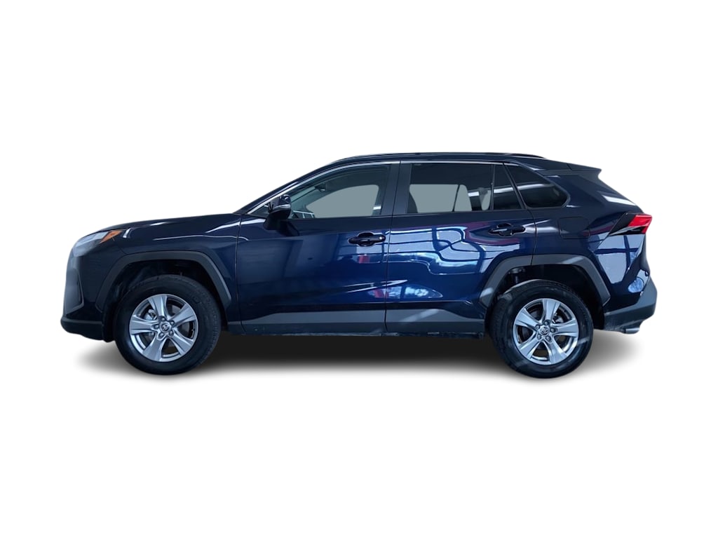 2024 Toyota RAV4 XLE 3