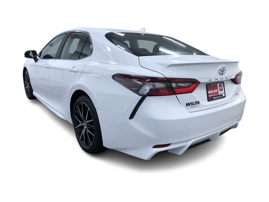 2024 Toyota Camry SE 24