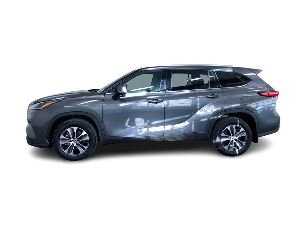 2021 Toyota Highlander XLE 3