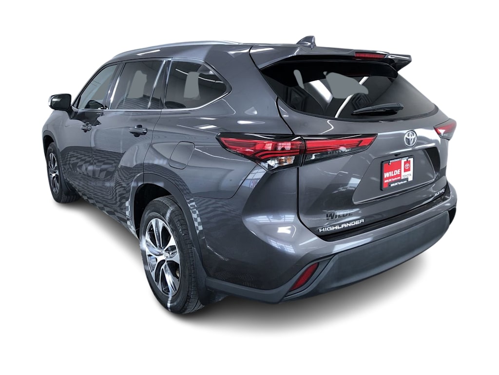 2021 Toyota Highlander XLE 25