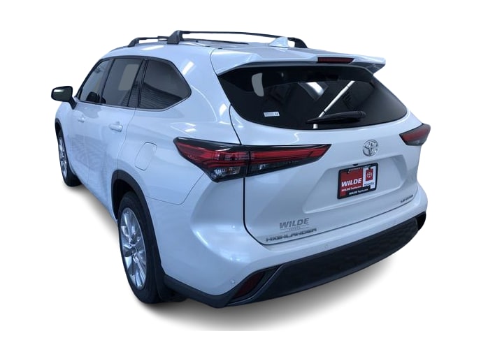 Thumbnail: 2023 Toyota Highlander - 25