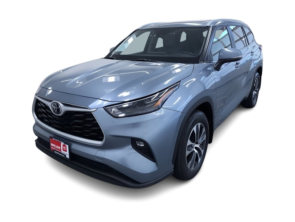Used 2023 Toyota Highlander XLE with VIN 5TDKDRBH3PS043954 for sale in Casper, WY