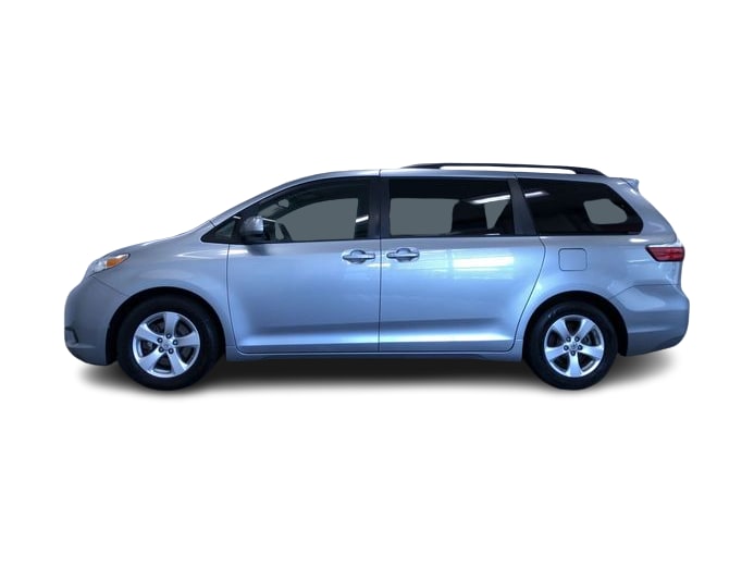 Thumbnail: 2016 Toyota Sienna - 22