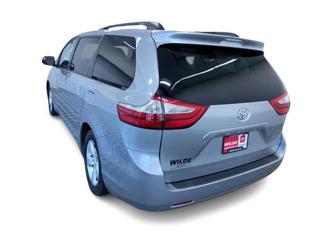 Thumbnail: 2016 Toyota Sienna - 4