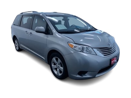 Thumbnail: 2015 Toyota Sienna - 18