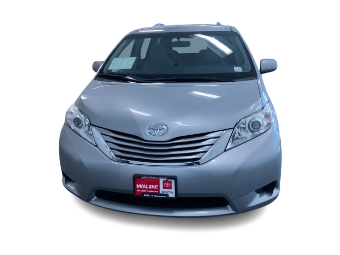 Thumbnail: 2015 Toyota Sienna - 24