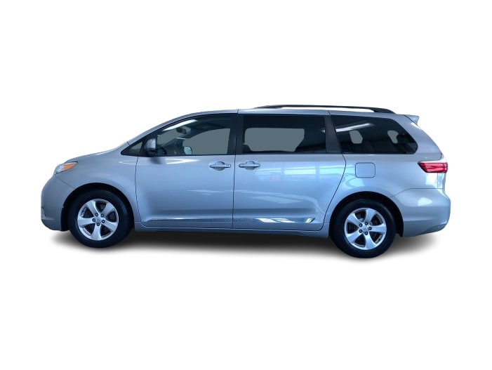 Thumbnail: 2015 Toyota Sienna - 21