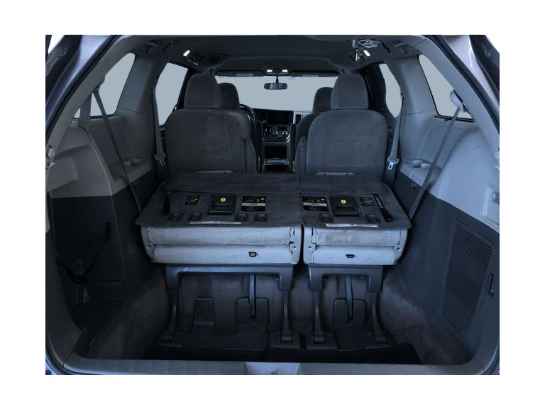 Thumbnail: 2015 Toyota Sienna - 16