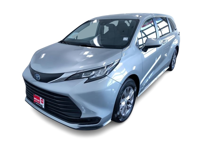 2021 Toyota Sienna LE 21