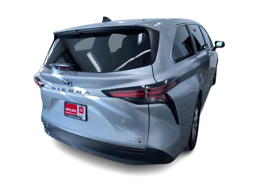 2021 Toyota Sienna LE 22