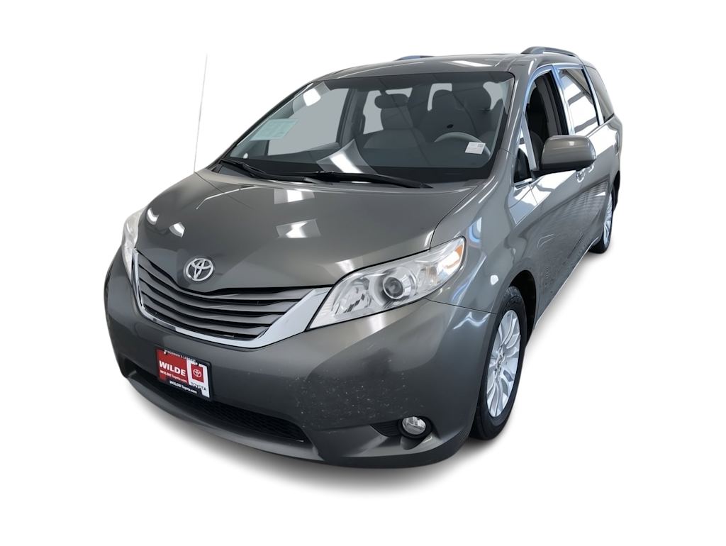 Used 2011 Toyota Sienna XLE with VIN 5TDYK3DC5BS033529 for sale in Medford, OR