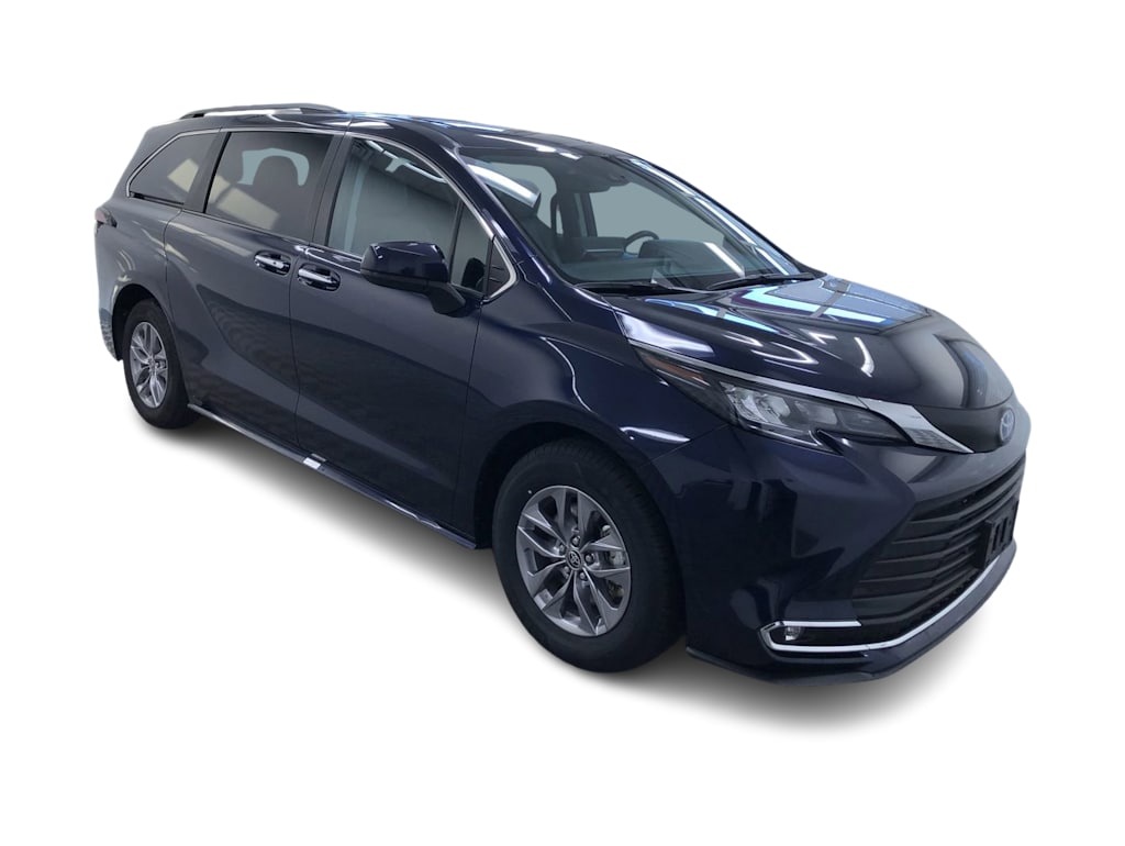 2024 Toyota Sienna XLE 38