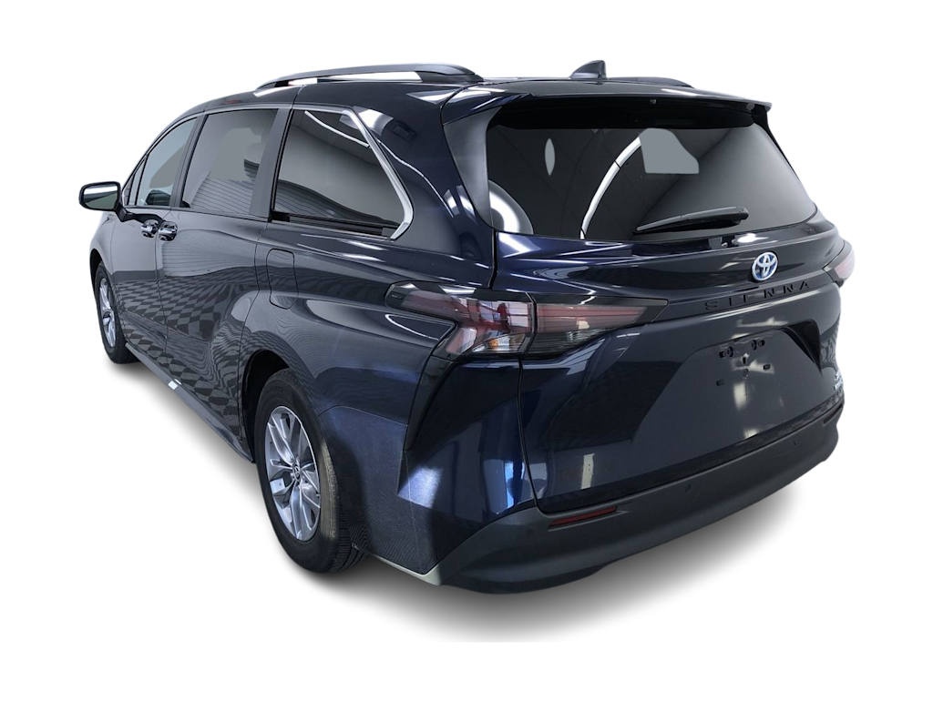 2024 Toyota Sienna XLE 25