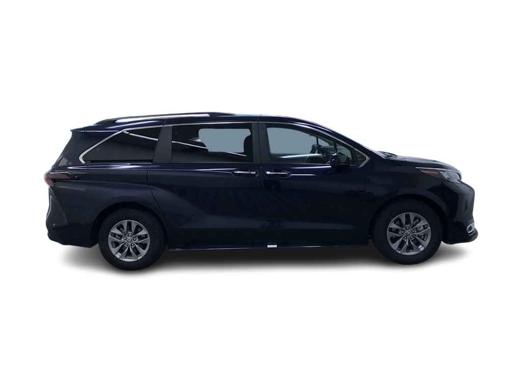 2024 Toyota Sienna XLE 37