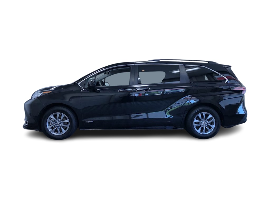 Thumbnail: 2021 Toyota Sienna - 22